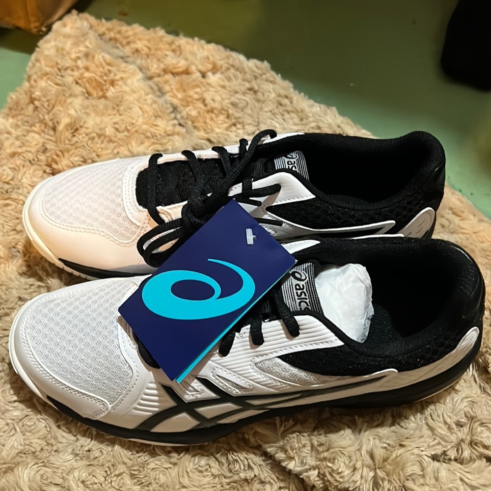 Kids white/black indoor sports brand new shoes in a box